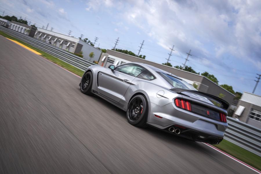  Shelby GT350R 2019 года  (фото 2 из 8)